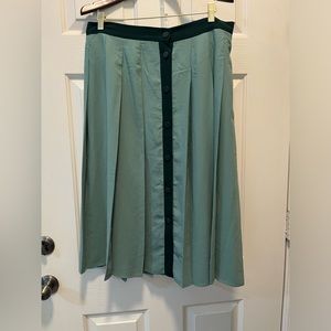 NWT MODCLOTH Green pleated Skirt size XL!